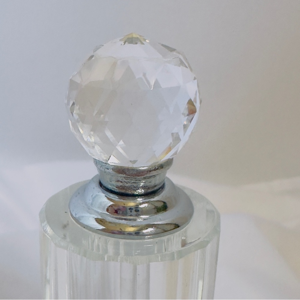 Lot of 3 Miniature Clear Glass Faceted Perfume Bottles with Daubers - Picture 4 of 16